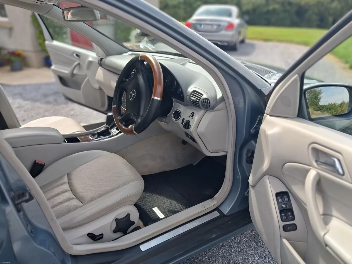 Mercedes-Benz C-Class 2007 - Image 3