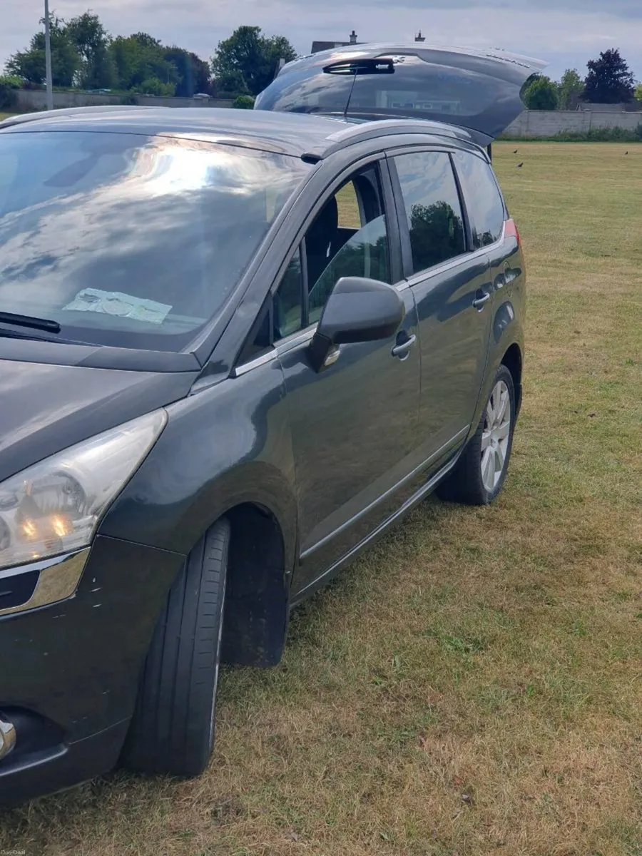 Peugeot 5008 1.6 EHDI Alure auto - Image 3