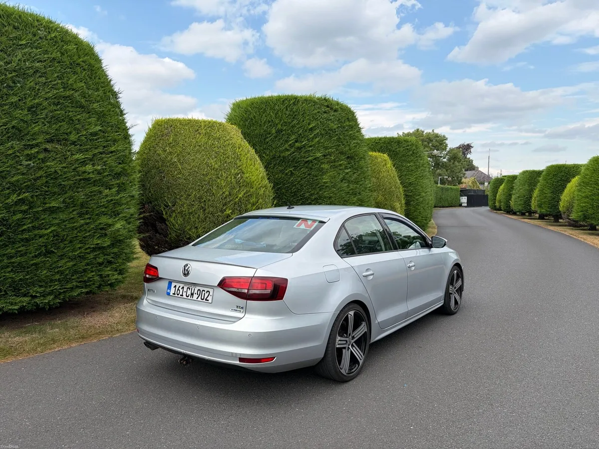 Volkswagen Jetta 2.0TDI - Image 1