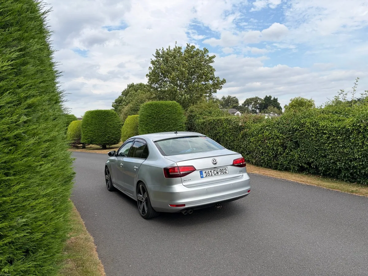 Volkswagen Jetta 2.0TDI - Image 5