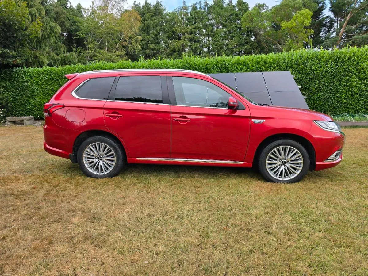 Mitsubishi Outlander PHEV - Image 2