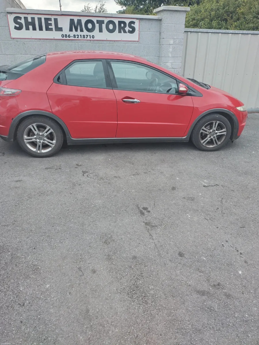 Honda Civic 2011 - Image 1