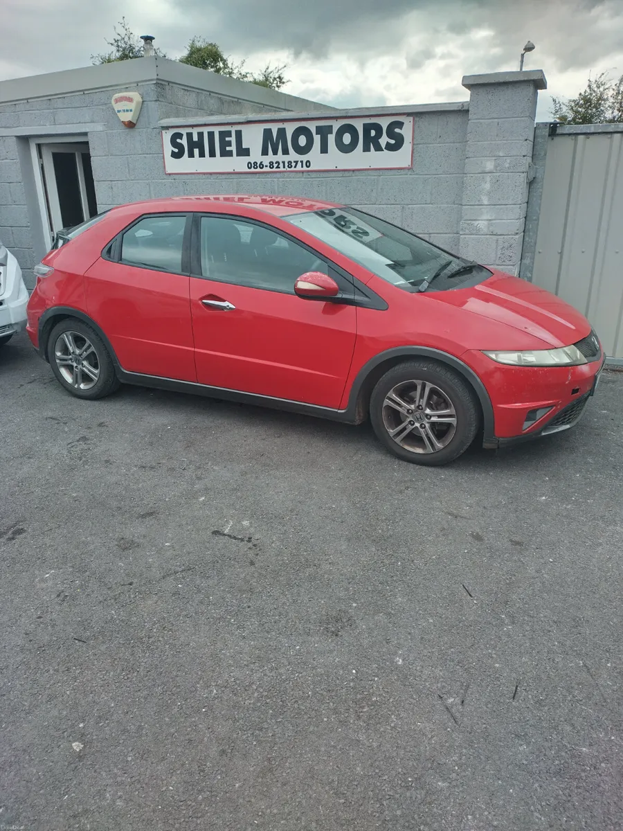 Honda Civic 2011 - Image 2