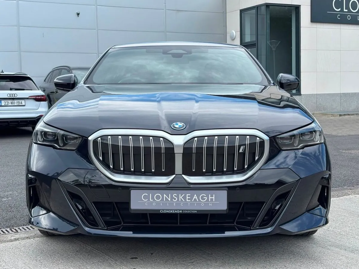 BMW i5 EDRIVE40 M SPORT - Image 3