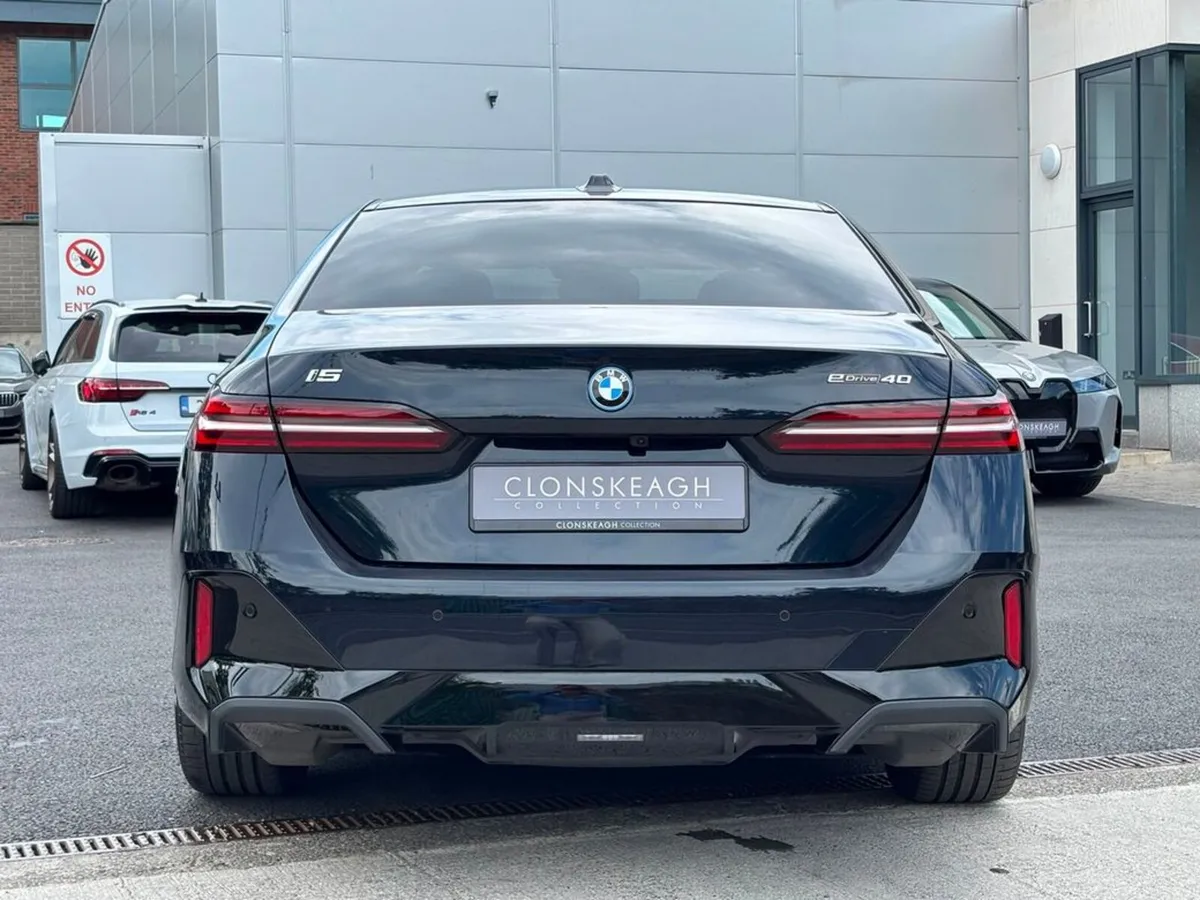 BMW i5 EDRIVE40 M SPORT - Image 6