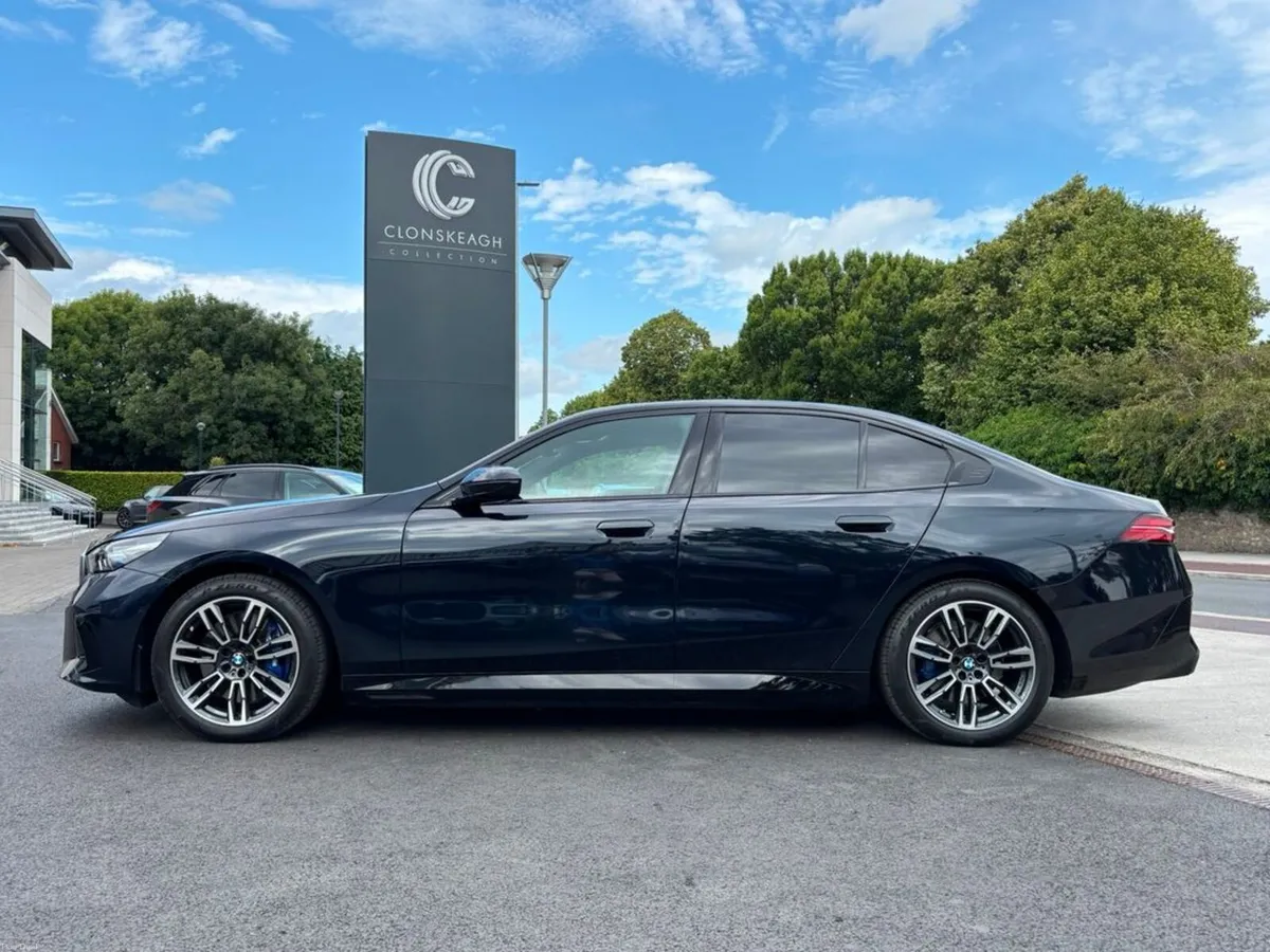 BMW i5 EDRIVE40 M SPORT - Image 4