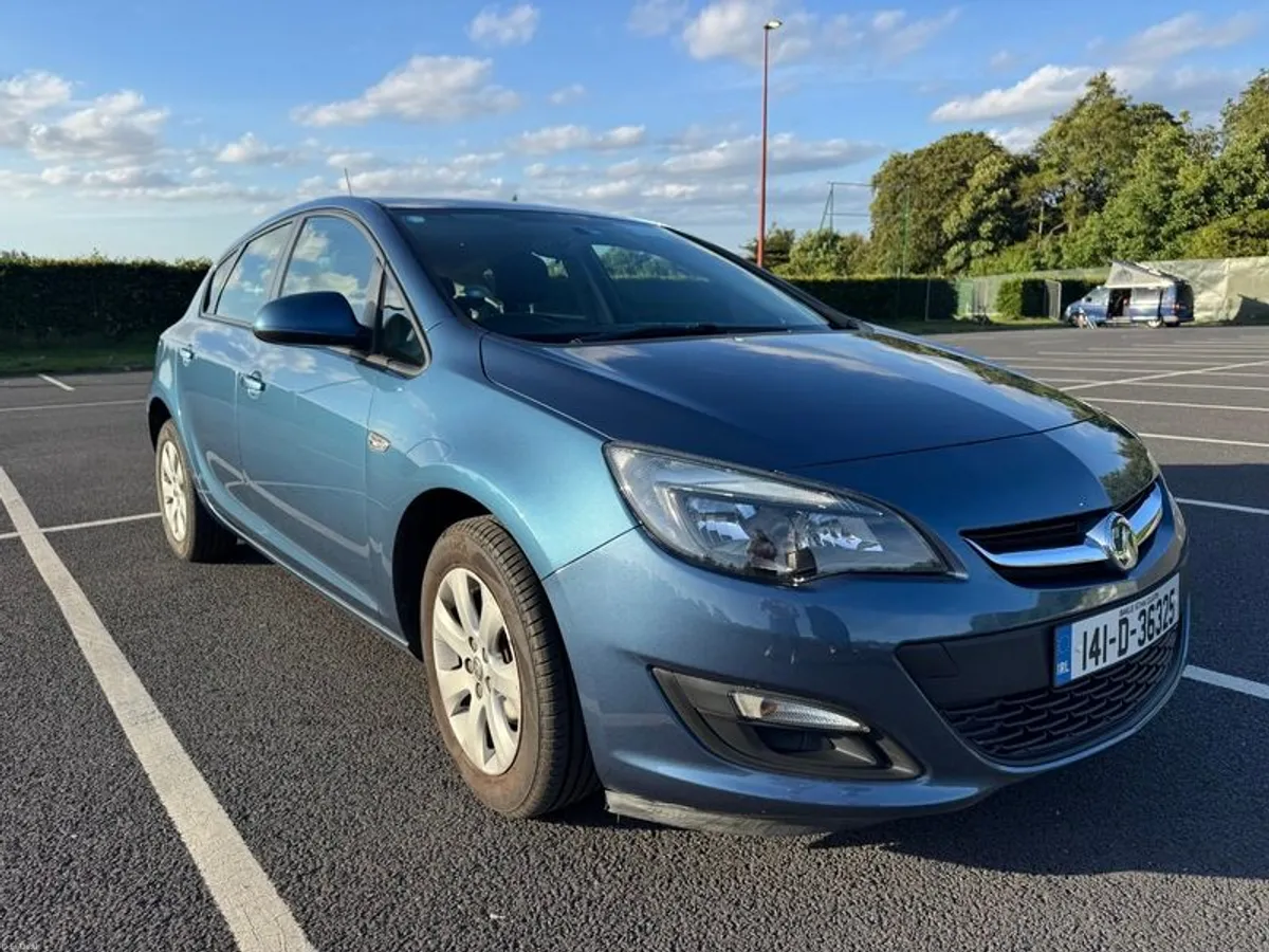 2014 Opel Astra - Image 1