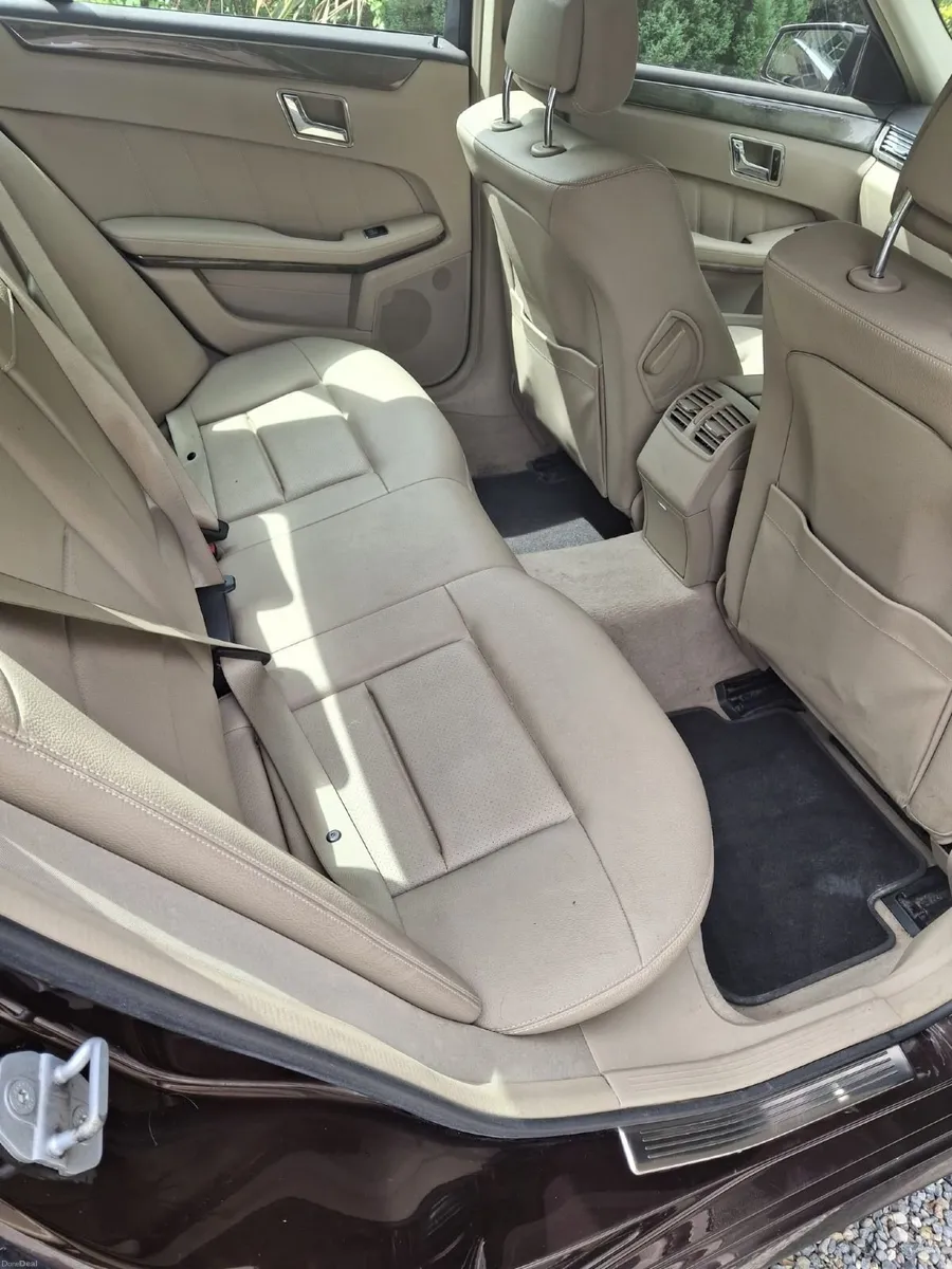 Mercedes-Benz E-Class 2010 - Image 3