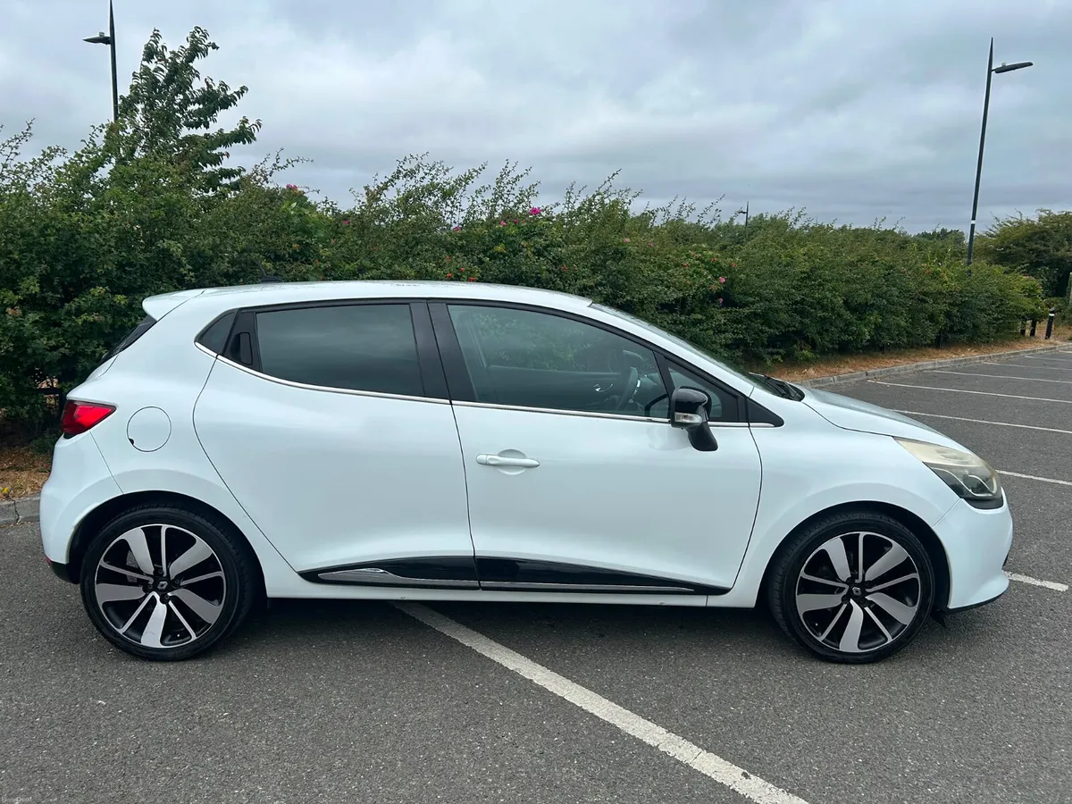 RENAULT CLIO 2015 PETROL AUTOMATIC - Image 5