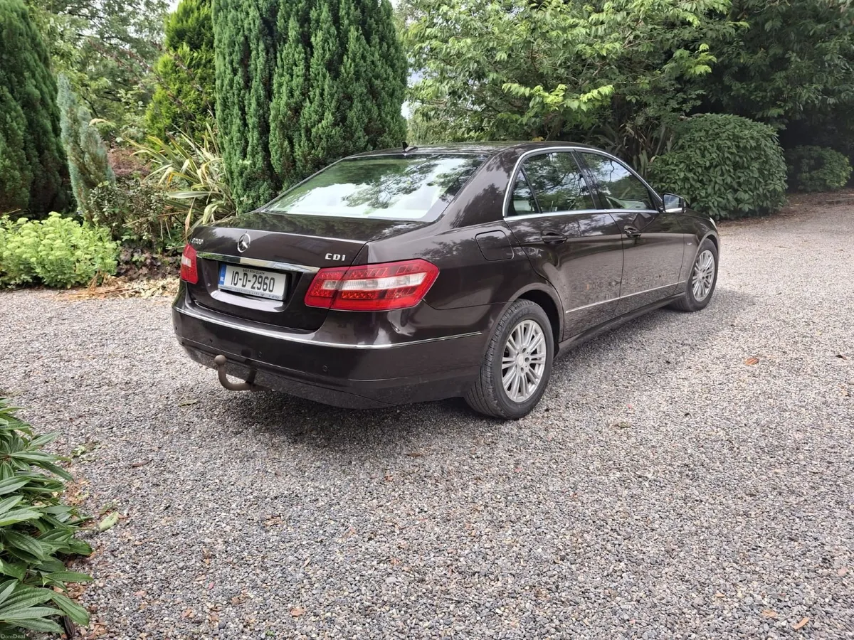 Mercedes-Benz E-Class 2010 - Image 5