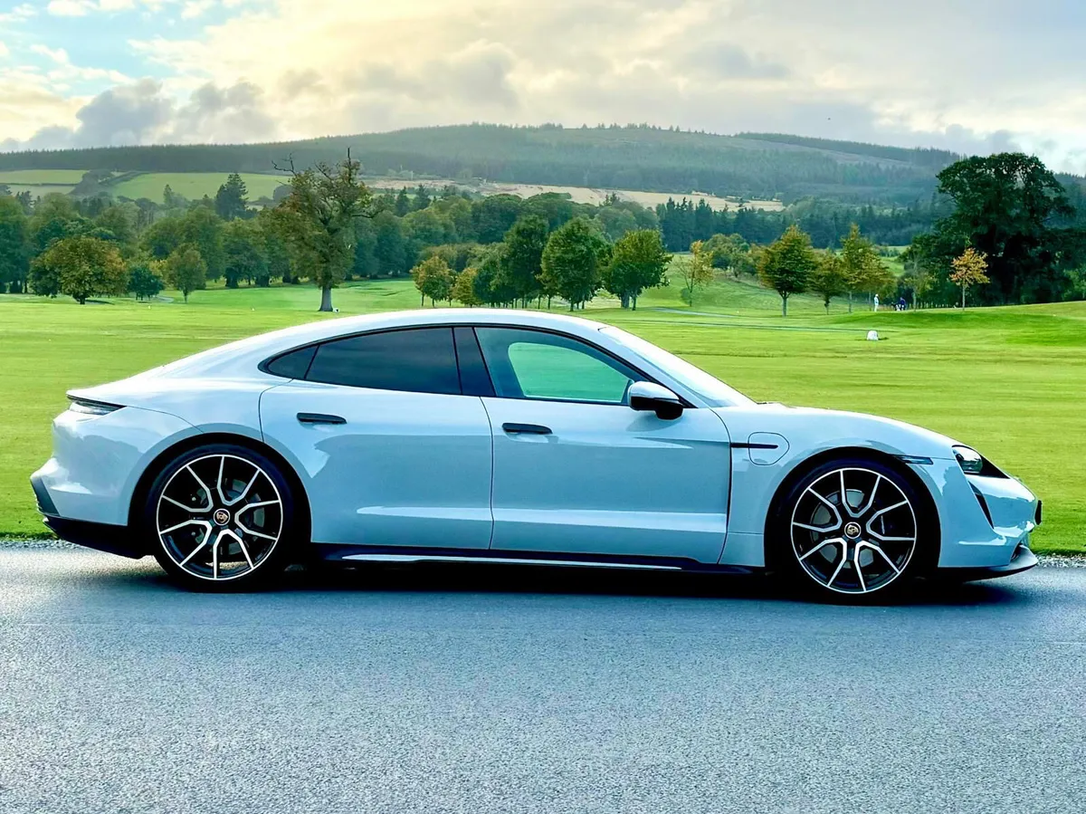 Porsche Taycan 2023 - Image 4