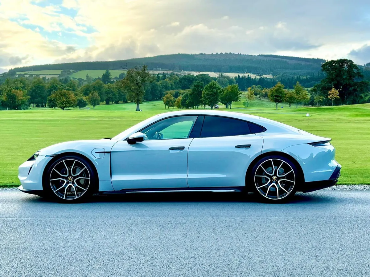 Porsche Taycan 2023 - Image 3
