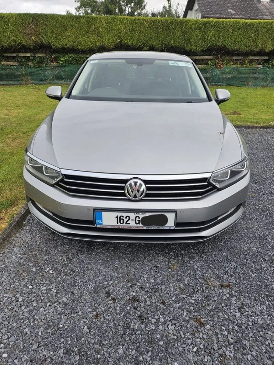 2016 Volkswagen Passat - Image 1