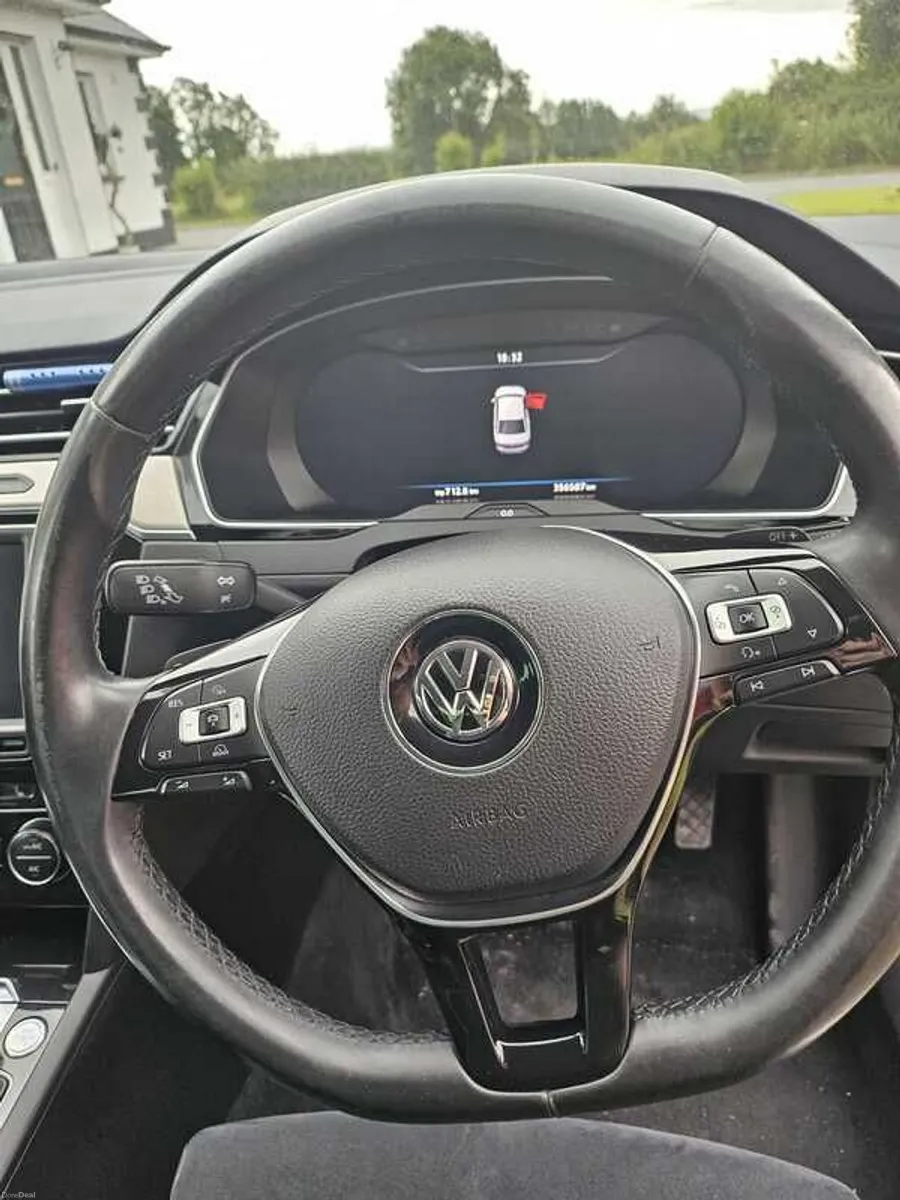 2016 Volkswagen Passat - Image 5