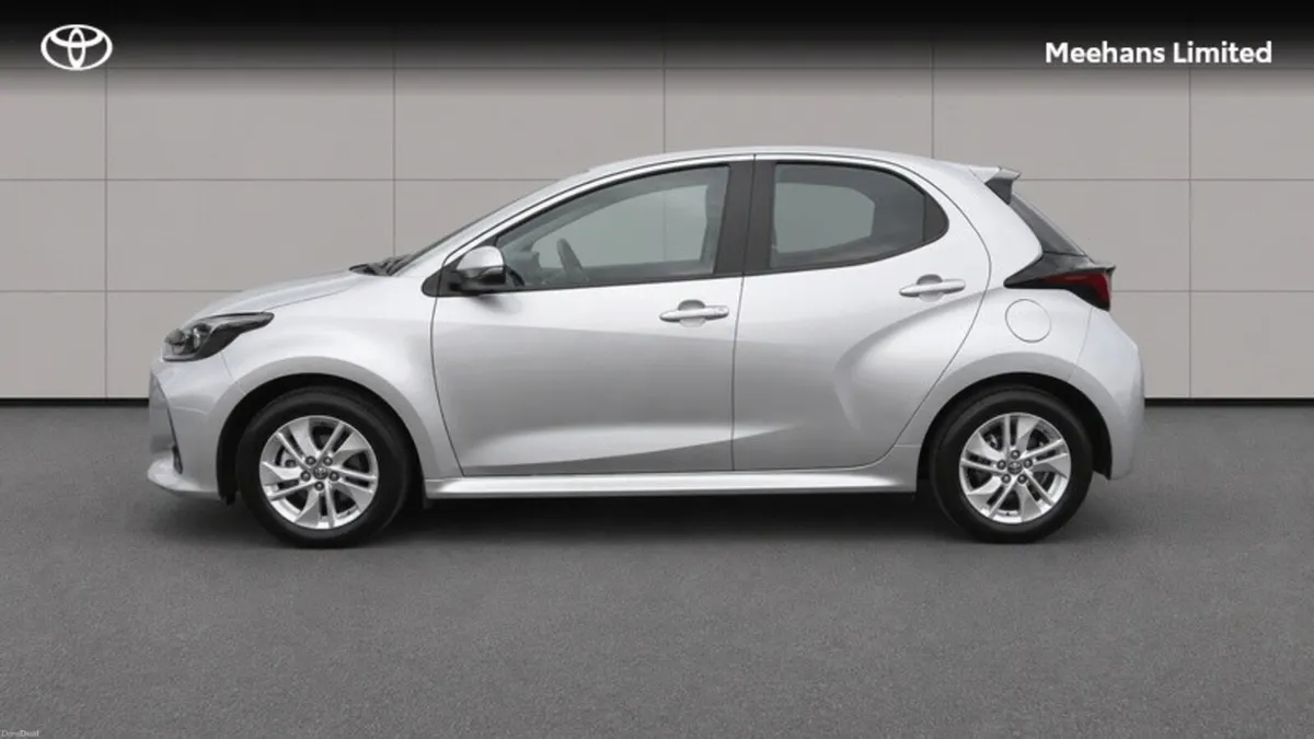 Toyota Yaris Yaris HEV Luna Demo - Image 3