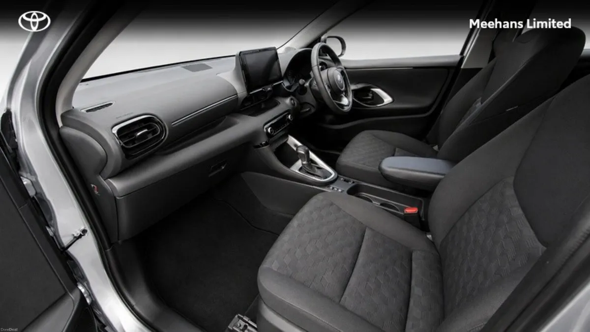 Toyota Yaris Yaris HEV Luna Demo - Image 6