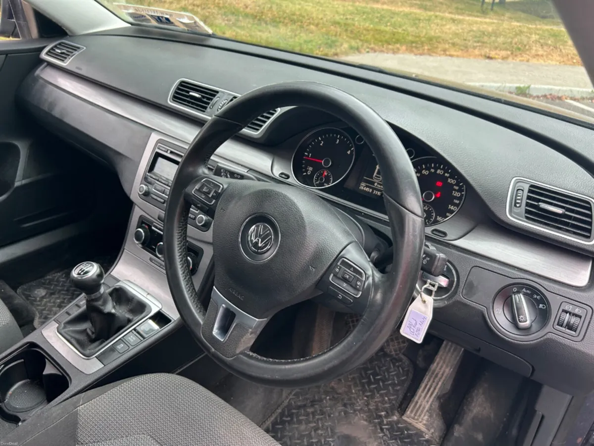 Volkswagen Passat 2.0 TDI SE T 140PS 4DR BLUEMOTIO - Image 6