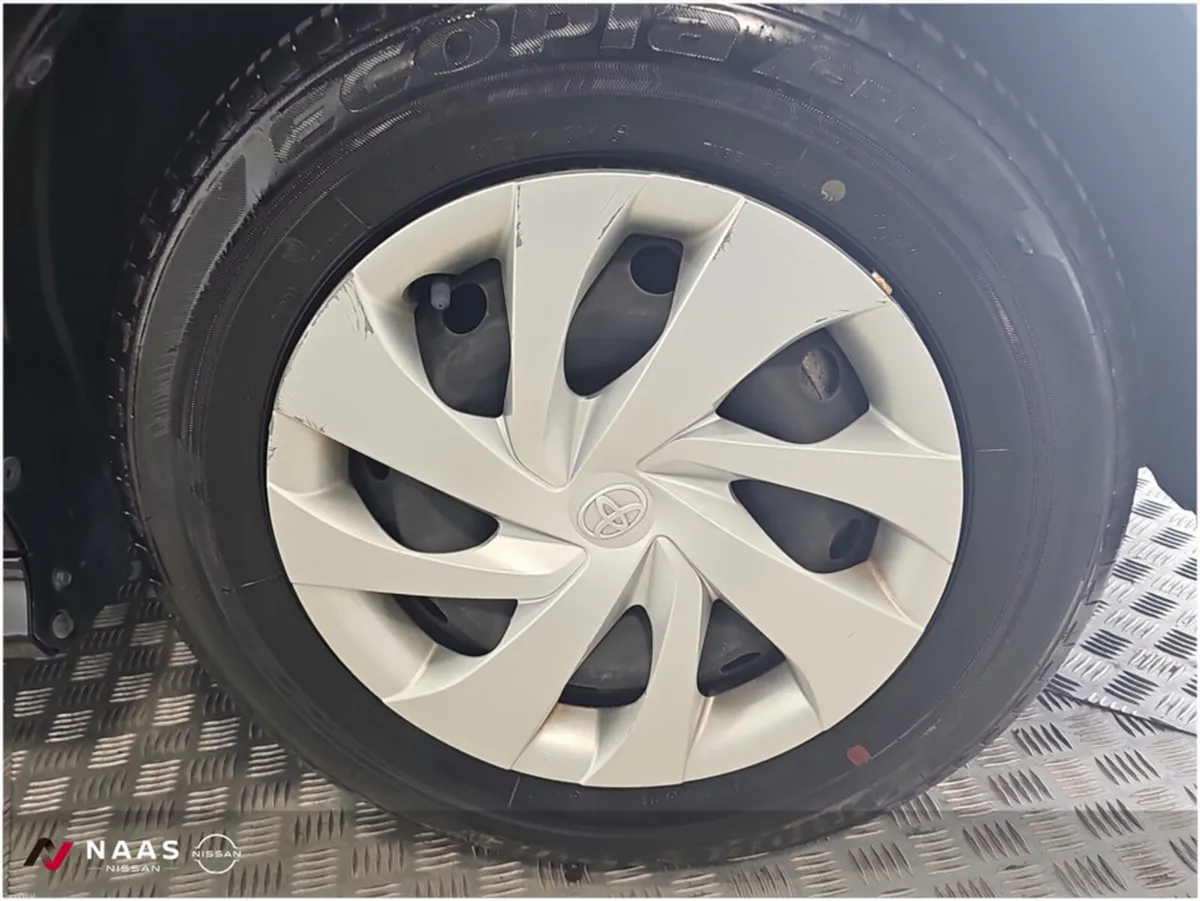 Toyota Yaris 1.0 LUNA - Image 6