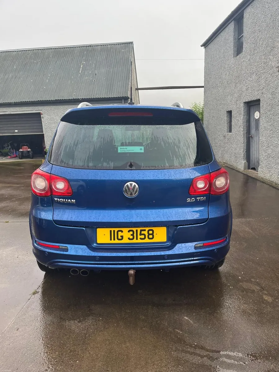 Volkswagen Tiguan 2010 - Image 2