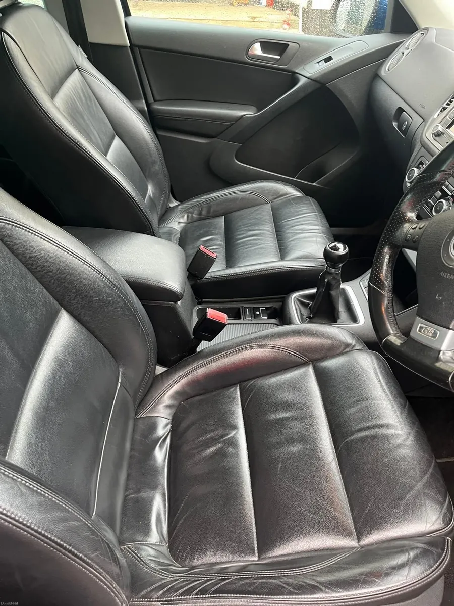 Volkswagen Tiguan 2010 - Image 4