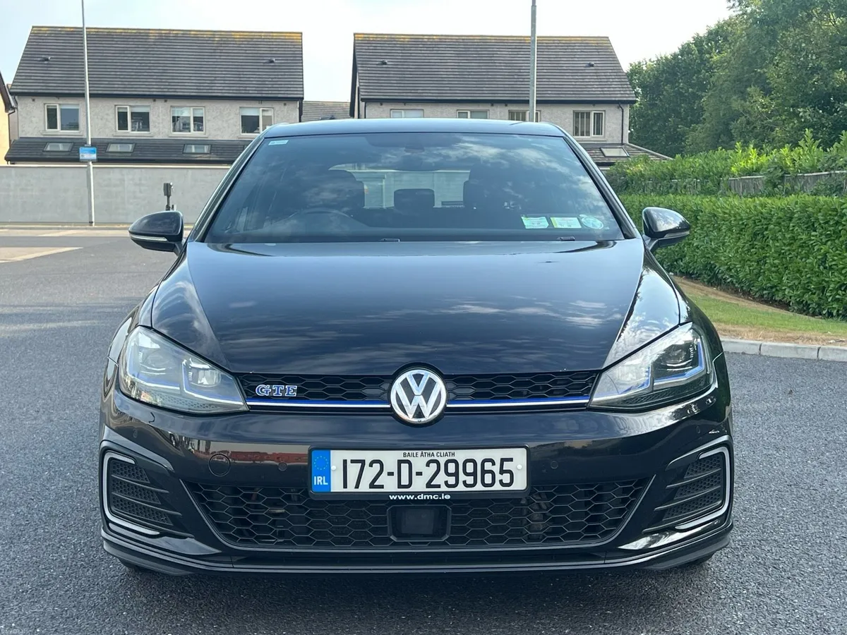 2017 Volkswagen Golf GTE - Image 3
