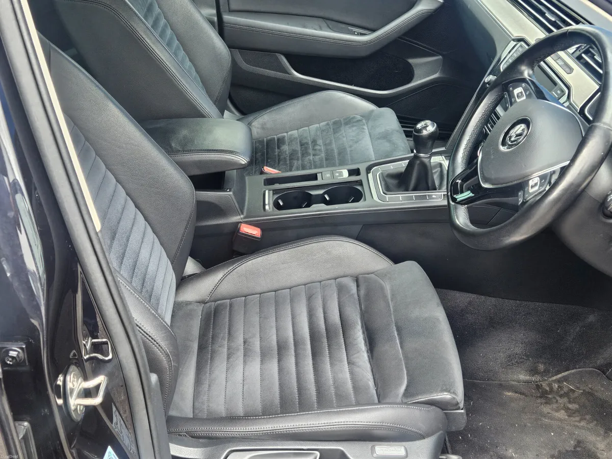 Volkswagen Passat  low mileage - Image 6