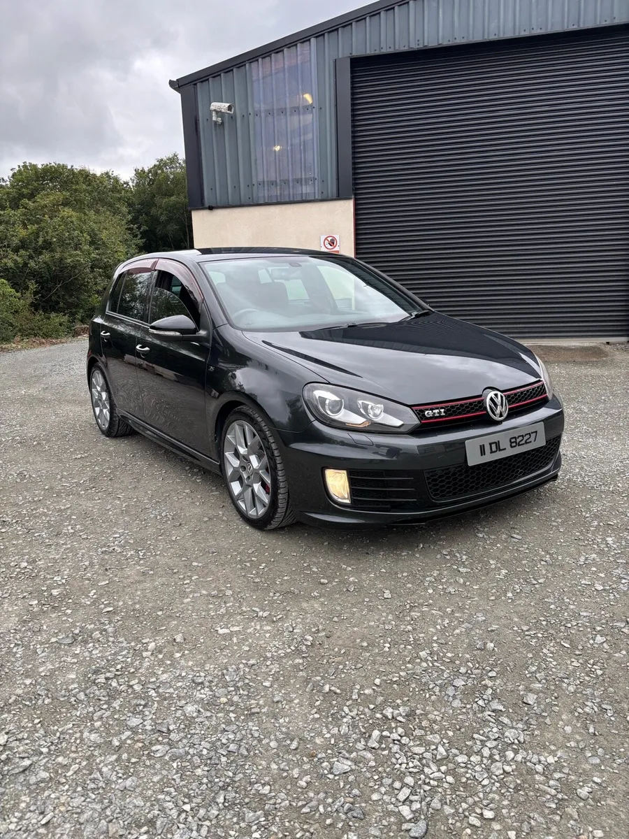 Volkswagen Golf Gti 35 edition - Image 3