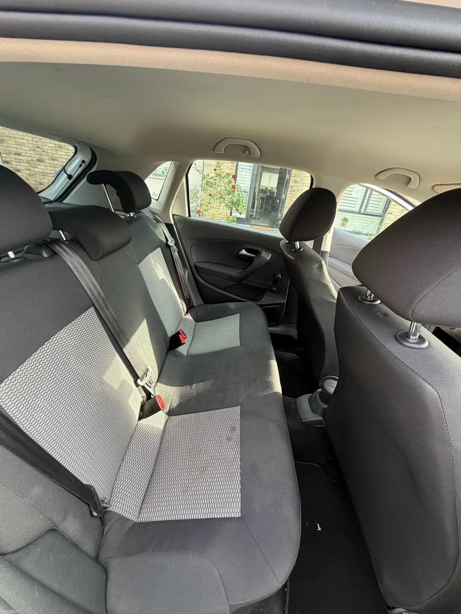 VW polo 2010 WITH APPLE CARPLAY(needs engine work) - Image 6