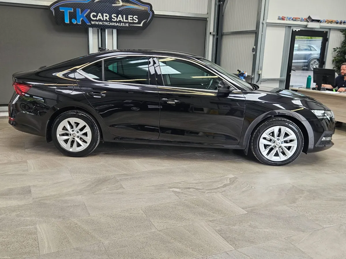 222 SKODA OCTAVIA AMBITION 2.0 DIESEL - Image 2