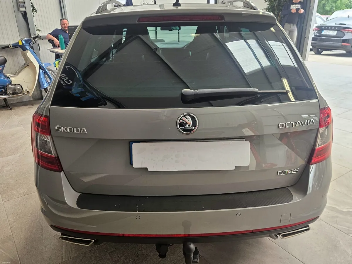15 SKODA OCTAVIA VRS COMBI - Image 6