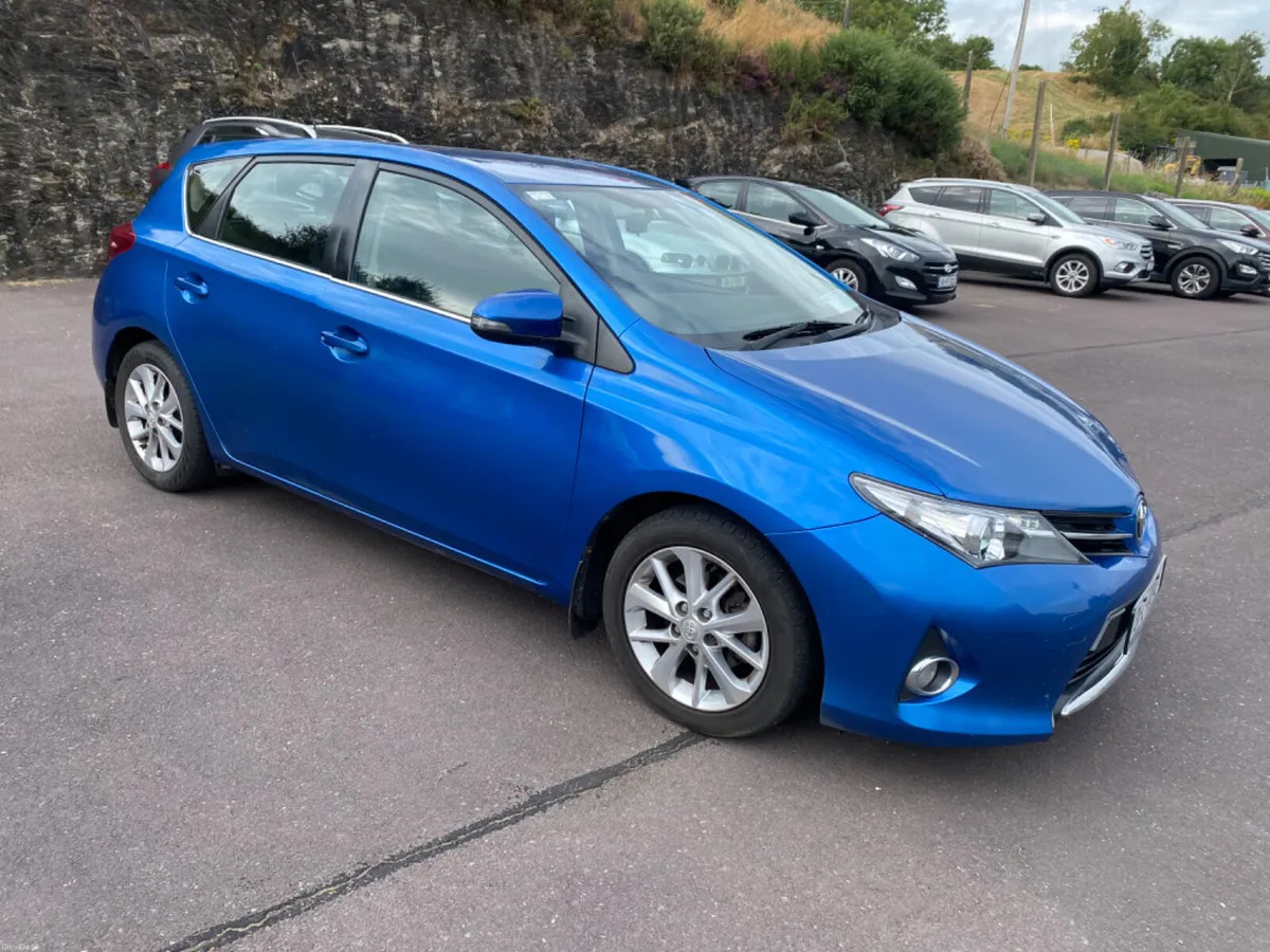 Toyota Auris 2013 - Image 1