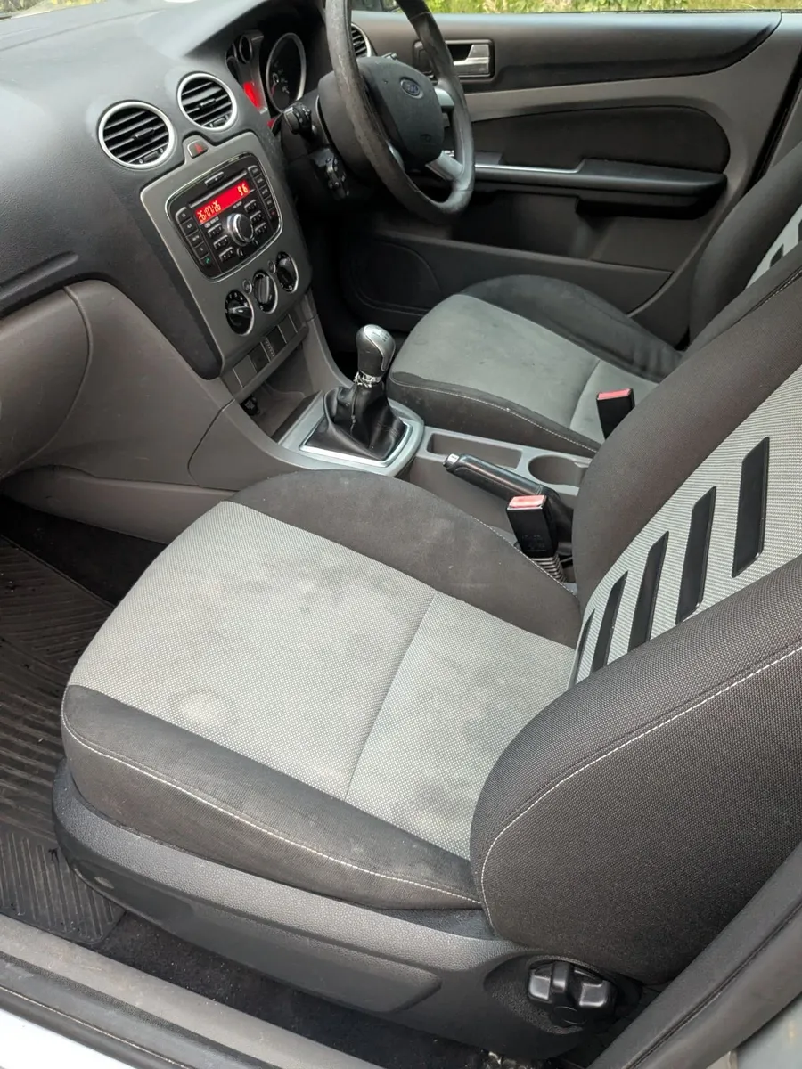 Ford Focus 2010 - Image 6