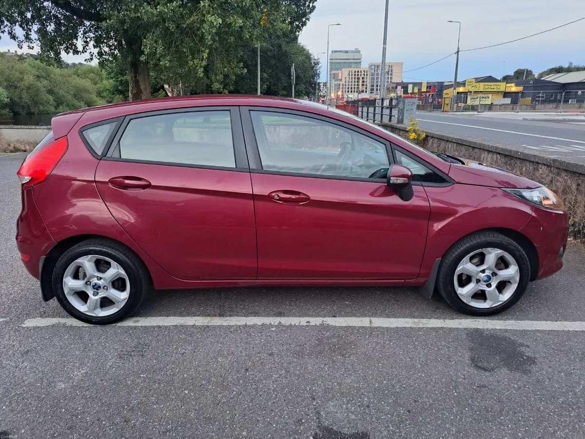 Ford Fiesta 2010 - Image 1