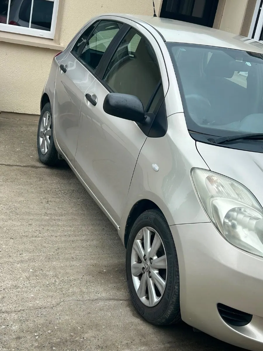 Toyota Yaris 2011 - Image 3