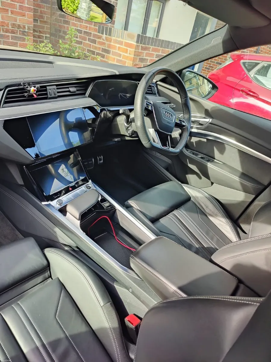 Audi Q8 e-tron 2023 - Image 2