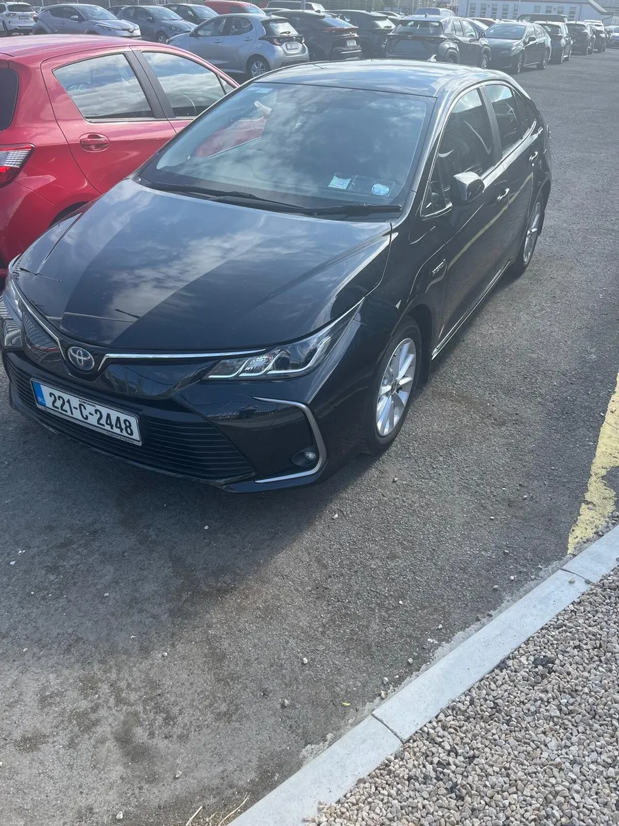 2022 Toyota corolla 1.8 petrol hybrid - Image 3
