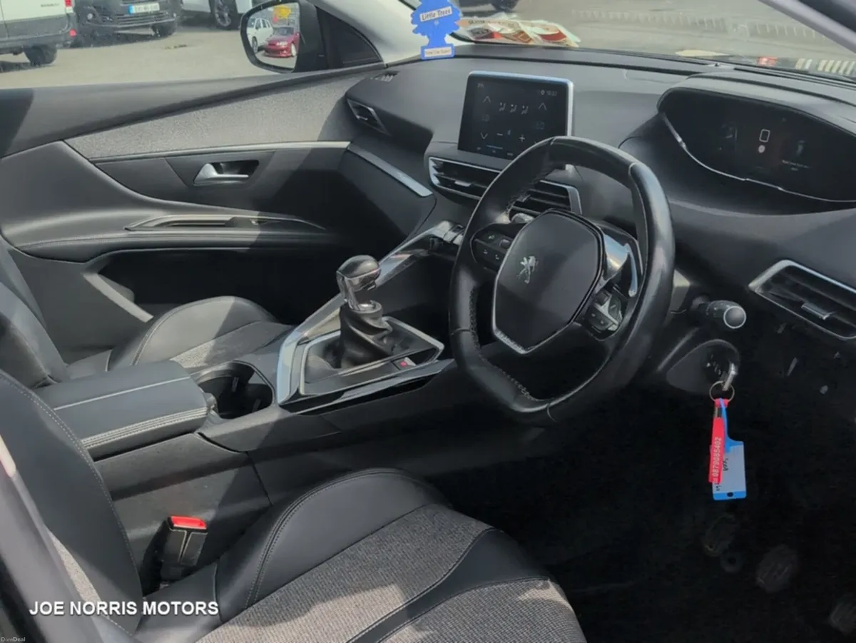 Peugeot 5008 ALLURE 1.2 130 6.2 4DR - Image 6
