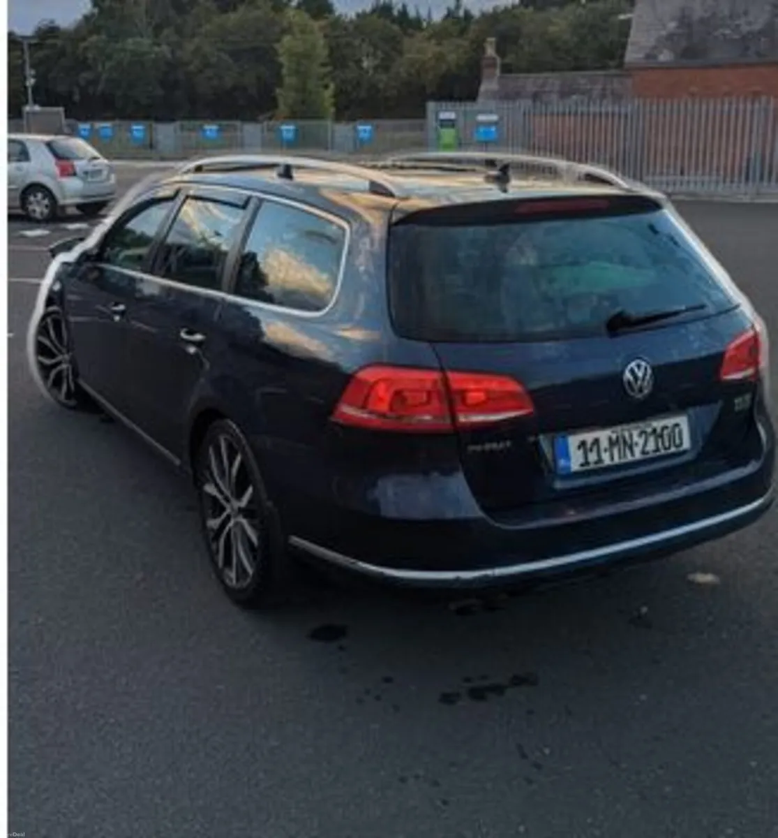 Volkswagen Passat 2011 - Image 2