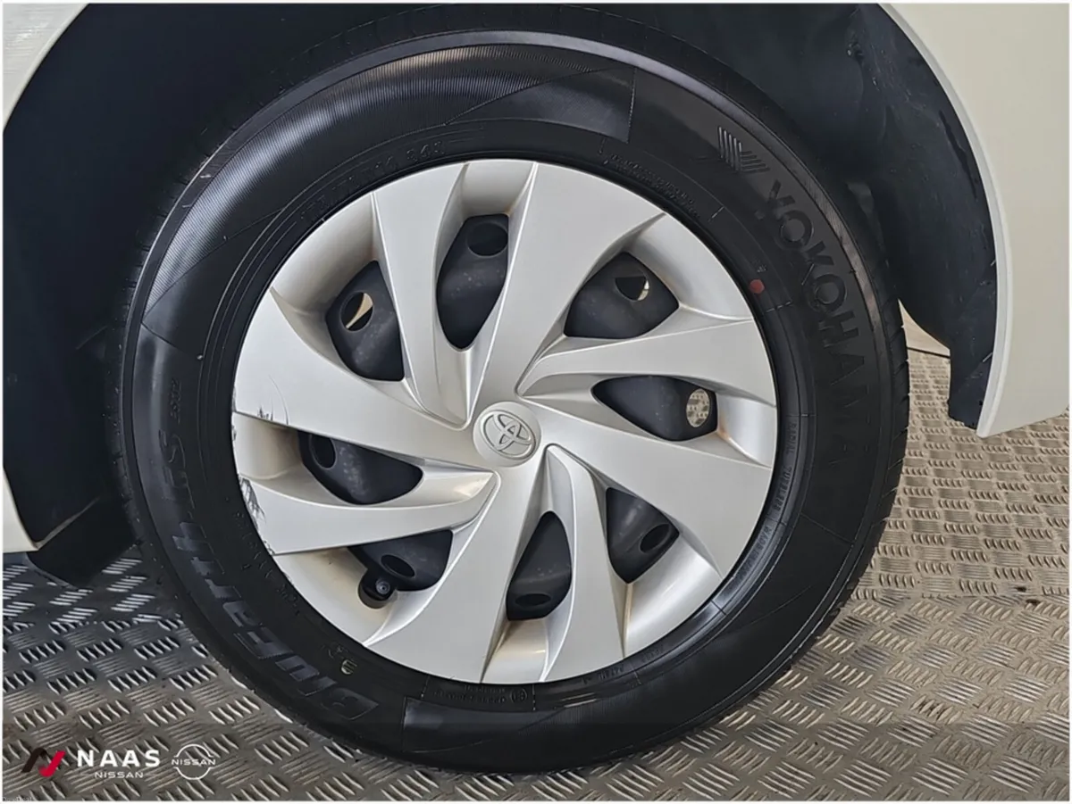 Toyota Yaris 1.0 LUNA - Image 6