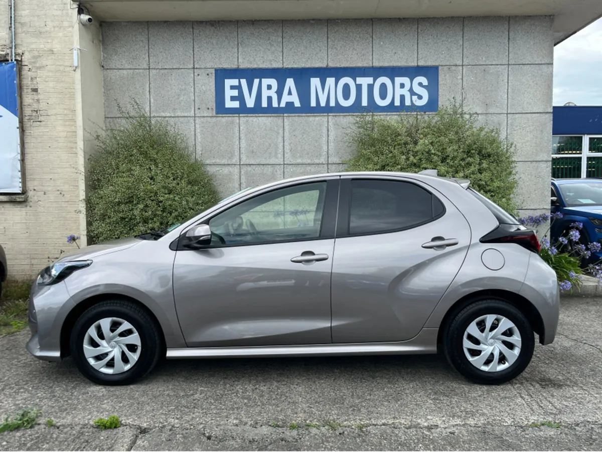 Toyota Yaris X HYBRID AUTOMATIC 1.5 PETROL //KEYLE - Image 6