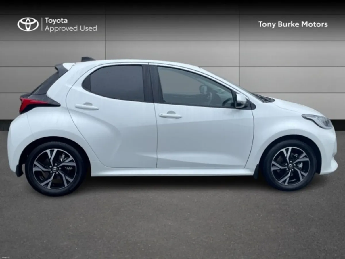Toyota Yaris - LUNASPORT - 1.5 Hybrid - Automatic- - Image 3