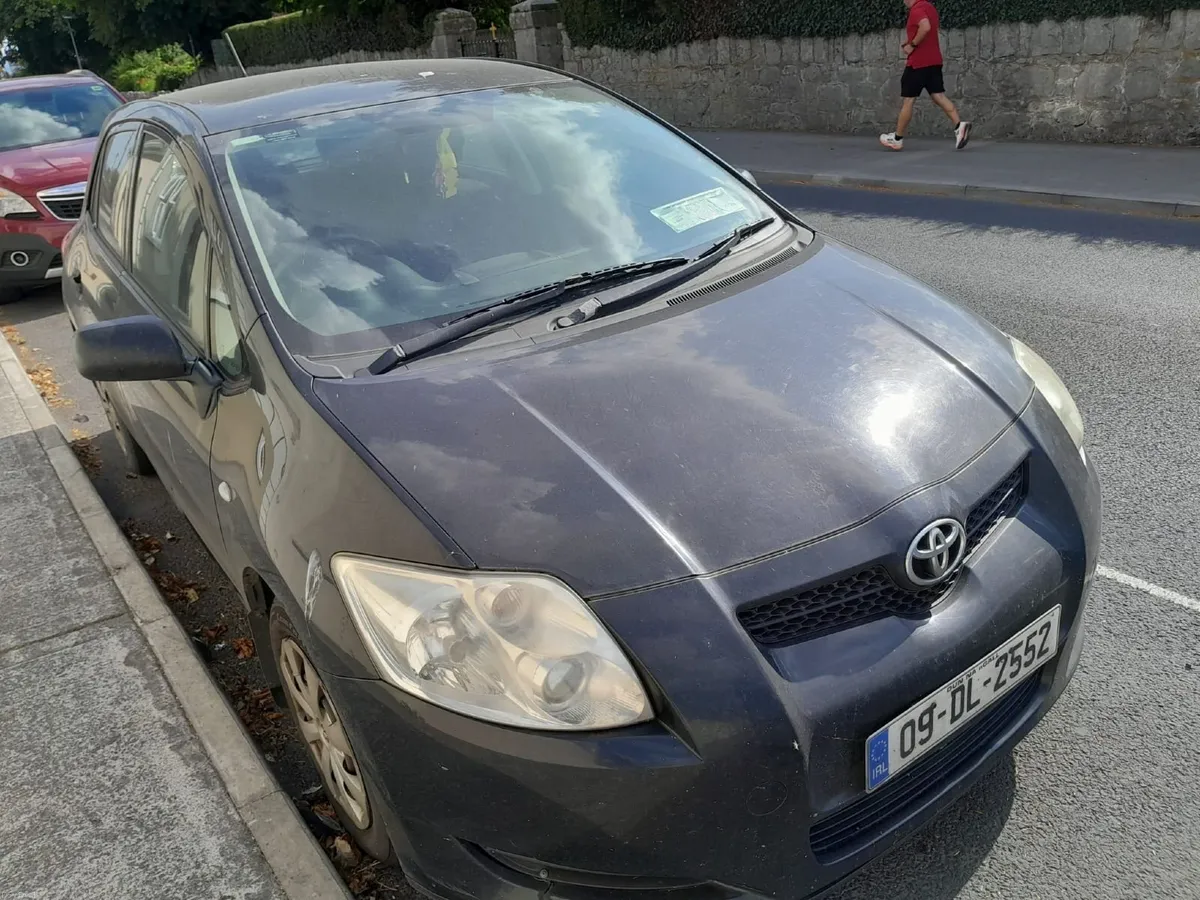 2009 Toyota Auris - Image 1