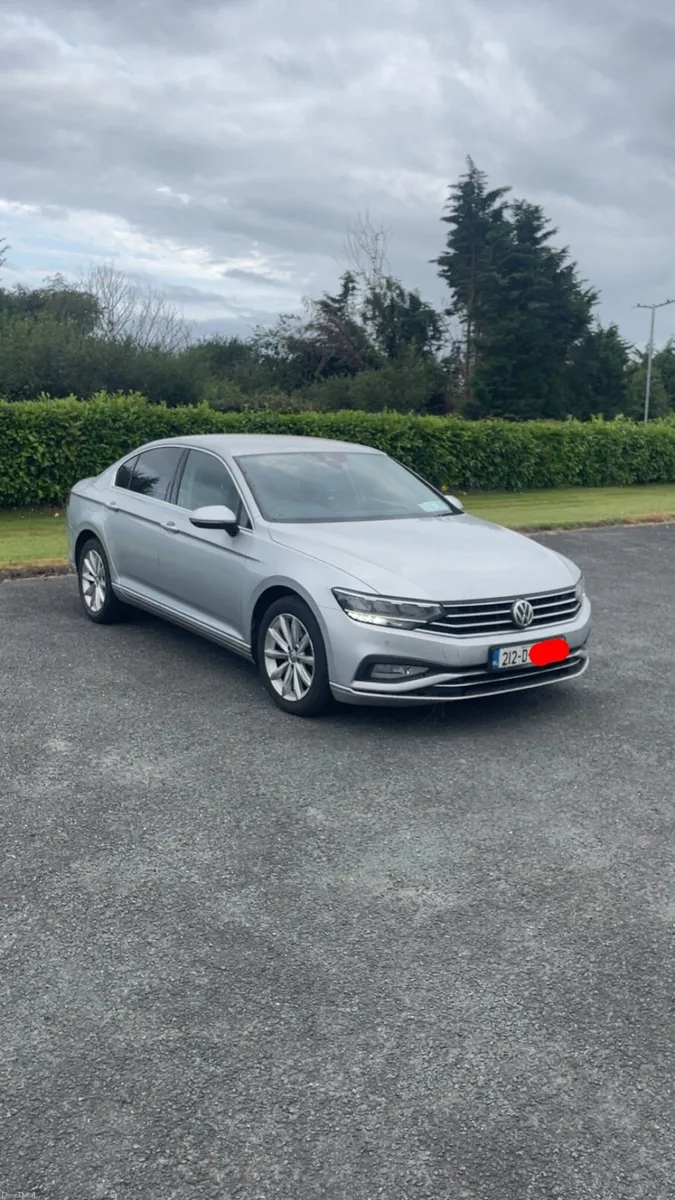 2021 Volkswagen Passat - Image 2