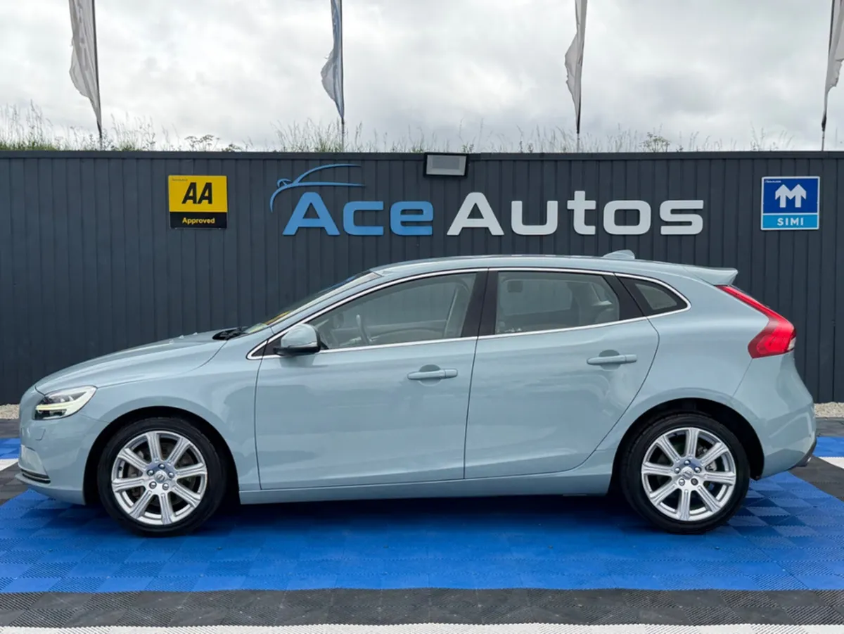 Volvo V40 D4 MOMENTUM - 2.0L DIESEL - AUTO - 12M W - Image 4