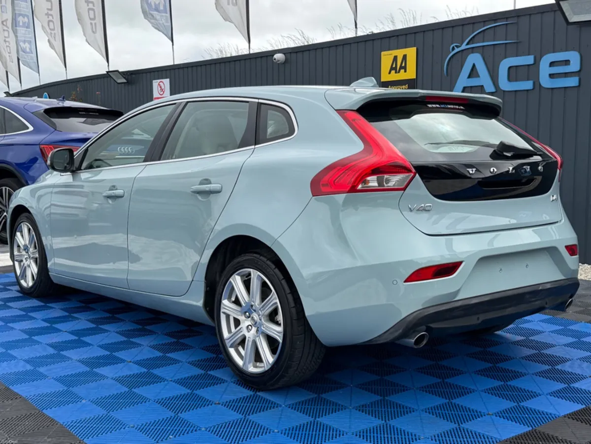 Volvo V40 D4 MOMENTUM - 2.0L DIESEL - AUTO - 12M W - Image 6