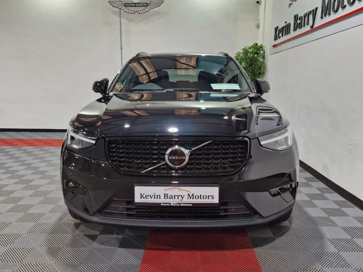 Volvo XC40 T4 RECHARGE PLUS DARK AUTOMATIC **ONE O - Image 2