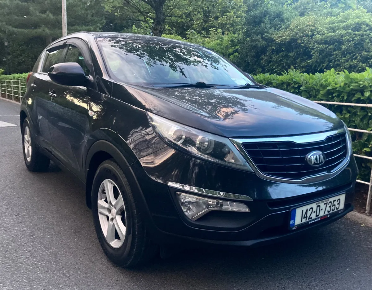 Kia Sportage SUV Deluxe SE Edition - Image 2