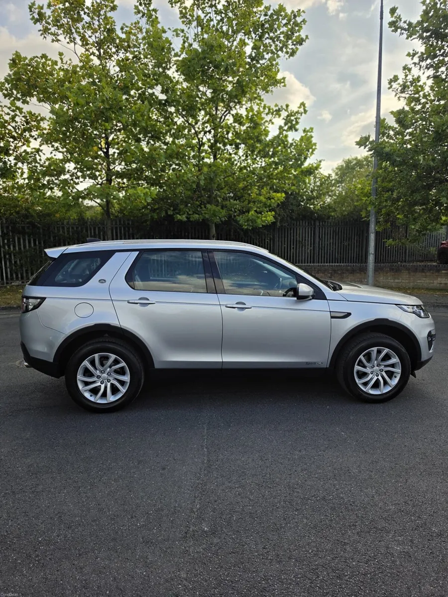 Land Rover Discovery 2017 2.0 4WD Automatic 7Seat - Image 2