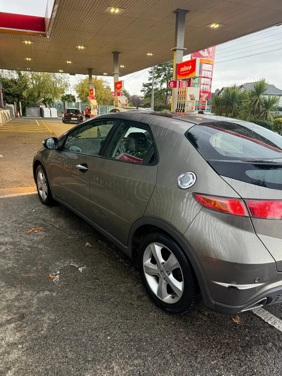 Car - Image 3