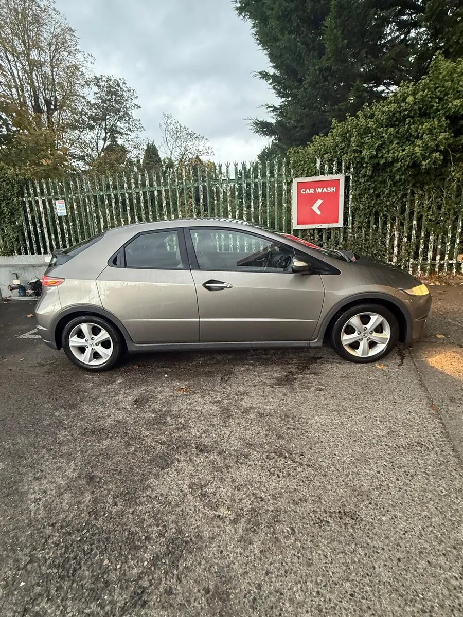 Car - Image 2